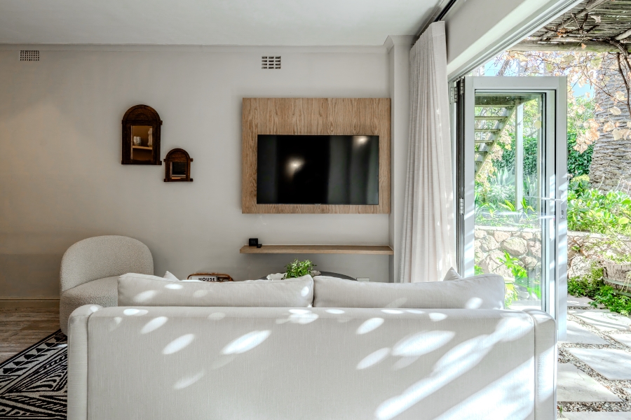 To Let 2 Bedroom Property for Rent in Camps Bay Western Cape